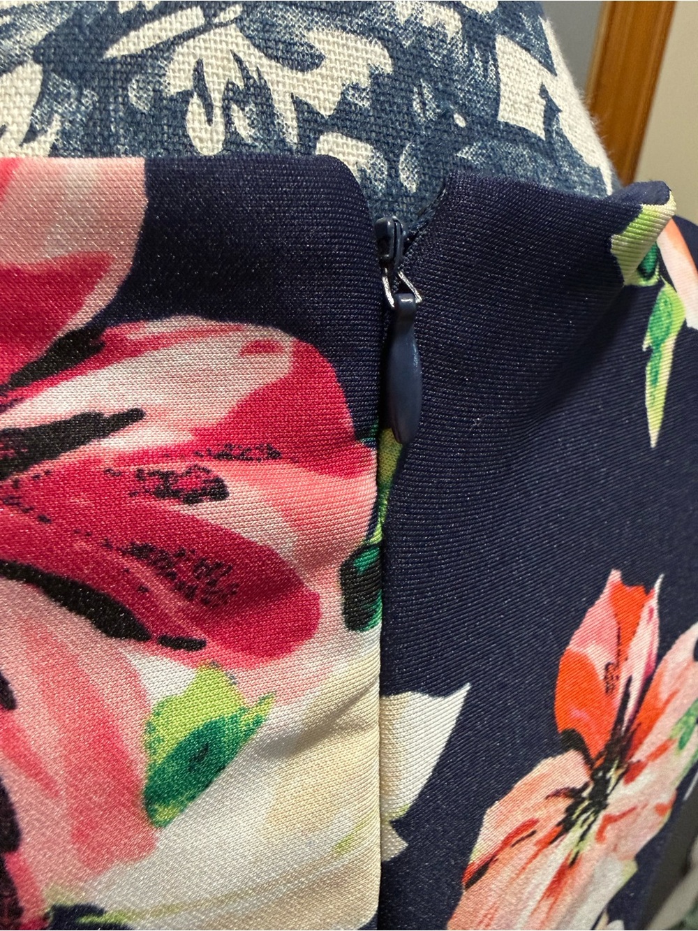 Vince Camuto (8) Floral Fit & Flare Dress in Navy with Pink & Blue (pockets!) - Picture 10 of 11